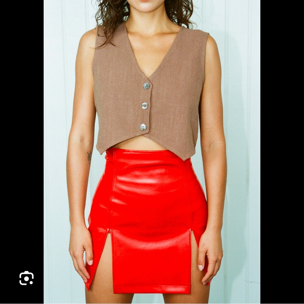 FASHION BRAND COMPANY red plant leather baby bel skirt!! size XL